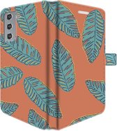 Samsung Galaxy S21 Telefoonhoesje - Portemonneehoesje  - Met pasjeshouder - Met Plantenprint - Tropische Blaadjes - Oranje