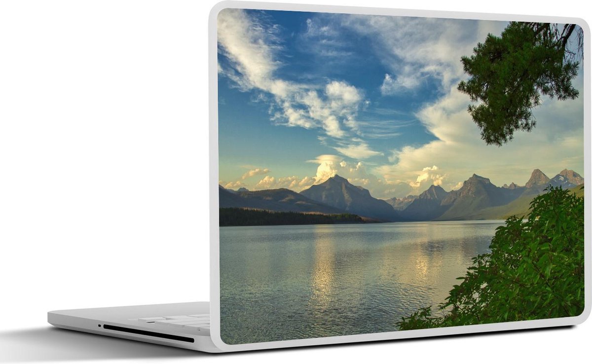 Afbeelding van product SleevesAndCases  Laptop sticker - 15.6 inch - Lake McDonald boven een heldere lucht