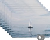 Placemat - Placemats kunststof - Zee - Zeilboot - Blauw - 45x30 cm - 6 stuks - Hittebestendig - Anti-Slip - Onderlegger - Afneembaar