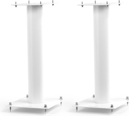 Twee witte speakerstands met ronde staanders en vierkante bases, elk met puntvoeten.