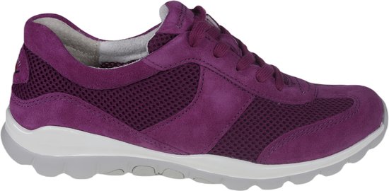 Paarse Gabor dames sneaker met veters, mesh panelen en grijze zool.