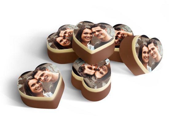 Foto: Gepersonaliseerde chocolade met foto in hartvorm chocolade bonbons met full colour afbeelding naar keuze chocolade hartjes valentijnsdag cadeau