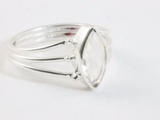 Opengewerkte zilveren ring met bergkristal - maat 16.5