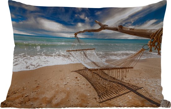 Sierkussen Hangmat op het strand voor buiten - Hangmat aan de kust van de zee - 50x30 cm - rechthoekig weerbestendig tuinkussen / tuinmeubelkussen van polyester