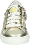 Gouden sneaker met witte veters, met smiley op de tong.