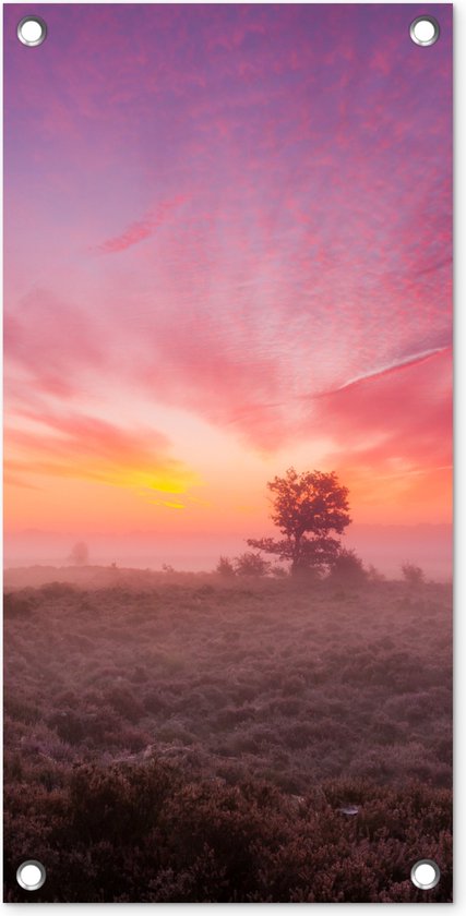 Foto: Tuinposter paarse tinten in nederlands landschap 30x60 cm tuindoek buitenposter