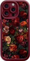 Casimoda® hoesje - Geschikt voor iPhone 15 Pro Max - Floral Garden - Effen telefoonhoesje met lensbescherming - TPU - Backcover - Rood