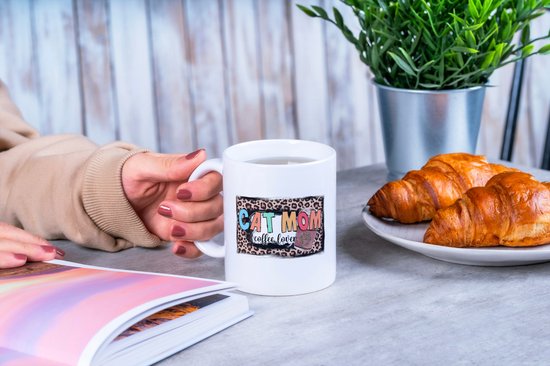 Cat Lover Mok met tekst: Cat Mom coffee lover | Katten Liefhebber | Katten Spreuk | Cadeau | Grappige mok | Koffiemok | Koffiebeker | Theemok | Theebeker