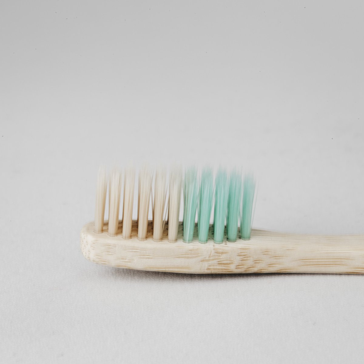 Goedkoopste Banbu Bamboe Tandenborstel - Zacht - Groen - Natuurvriendelijk - Ergonomisch - Vegan & Eco