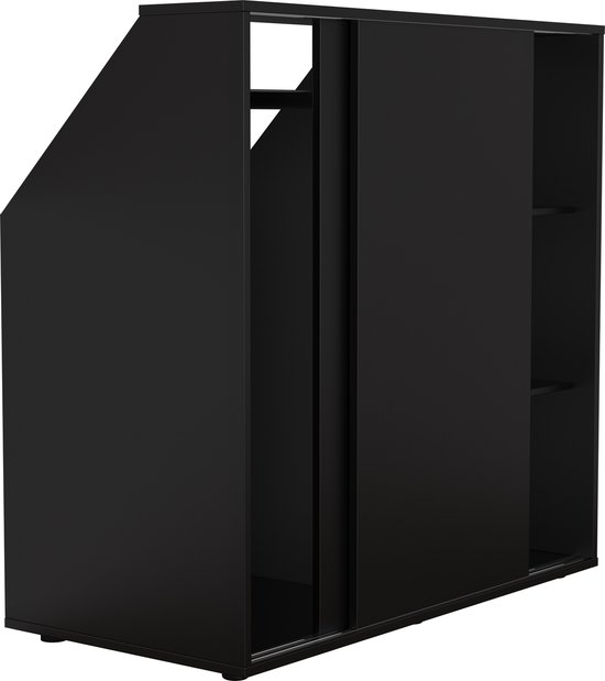 Zwarte kast met schuine zijde, schuifdeuren en legplanken, ook deels zichtbaar hanggedeelte.