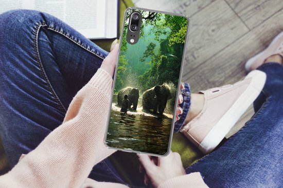 Telefoonhoesje Geschikt voor Huawei P20 hoesje - Olifant - Water - Bomen - Groen - Dieren - Siliconen Telefoonhoesje