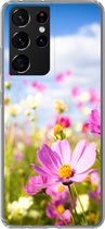 Geschikt voor Samsung Galaxy S21 Ultra hoesje - Bloemen - Wei - Paars - Gras - Wit - Wolken - Blauw - Siliconen Telefoonhoesje