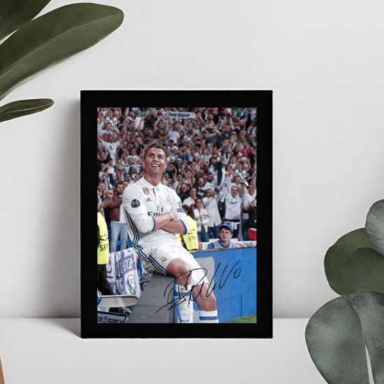 Cristiano Ronaldo CR7 Ingelijste Handtekening – 15 x 10cm In Klassiek Zwart Frame – Gedrukte handtekening – Real Madrid - Voetbal