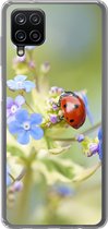 Geschikt voor Samsung Galaxy A12 hoesje - Lieveheersbeestje - Bloem - Lente - Siliconen Telefoonhoesje