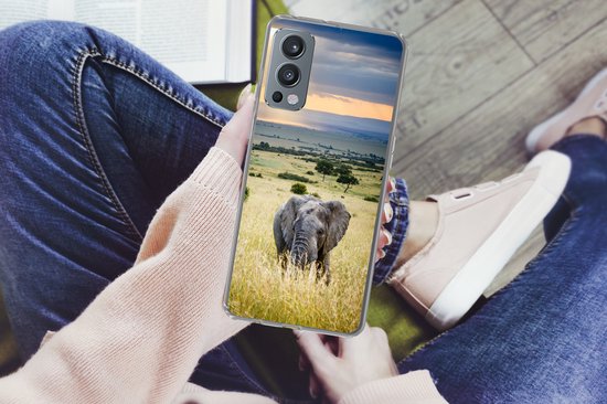 OnePlus Nord 2 5G - Rayons de soleil sur un éléphant dans la savane - Coque en Siliconen pour téléphone