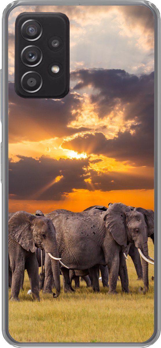 Telefoonhoesje Geschikt voor Samsung galaxy a73 hoesje - Olifant - Dieren - Gras - Zonsondergang - Natuur - Siliconen Telefoonhoesje Telefoonhoesje