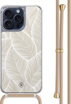Casimoda® hoesje met beige koord - Geschikt voor iPhone 15 Pro Max - Palm Leaves Beige - Afneembaar koord - TPU/polycarbonaat - Bruin/beige