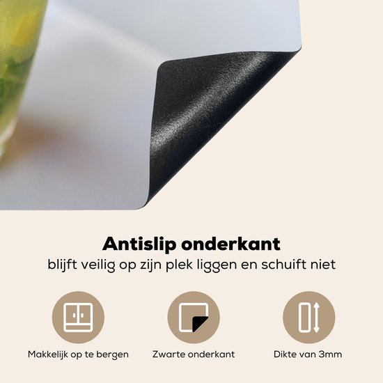 KitchenYeah® Inductie beschermer 76x51.5 cm - Overheerlijke Mojito in een rond glas - Kookplaataccessoires - Afdekplaat voor kookplaat - Inductiebeschermer - Inductiemat - Inductieplaat mat