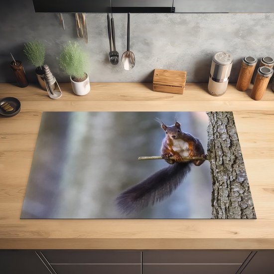 KitchenYeah® Inductie beschermer 81x52 cm - Bosdier - Eekhoorn - Takken - Kookplaataccessoires - Afdekplaat voor kookplaat - Inductiebeschermer - Inductiemat - Inductieplaat mat