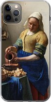 Geschikt voor iPhone 13 Pro Max hoesje - Het melkmeisje - Schilderij van Johannes Vermeer - Siliconen Telefoonhoesje