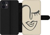 Bookcase Geschikt voor iPhone 12 Mini telefoonhoesje - Vrouw - Gezicht - Kunst - Met vakjes - Wallet case met magneetsluiting