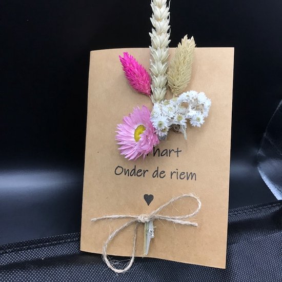 Droogbloemenkaart "hart onder de riem" en hart met roze droogbloemen | liefde | kaart | wDroogbloemen Wenskaart met Hart – “Hart onder de Riem” – Cadeaukaart Sterkte & Liefde – Decoratie Droogbloemen – Beterschap & Support