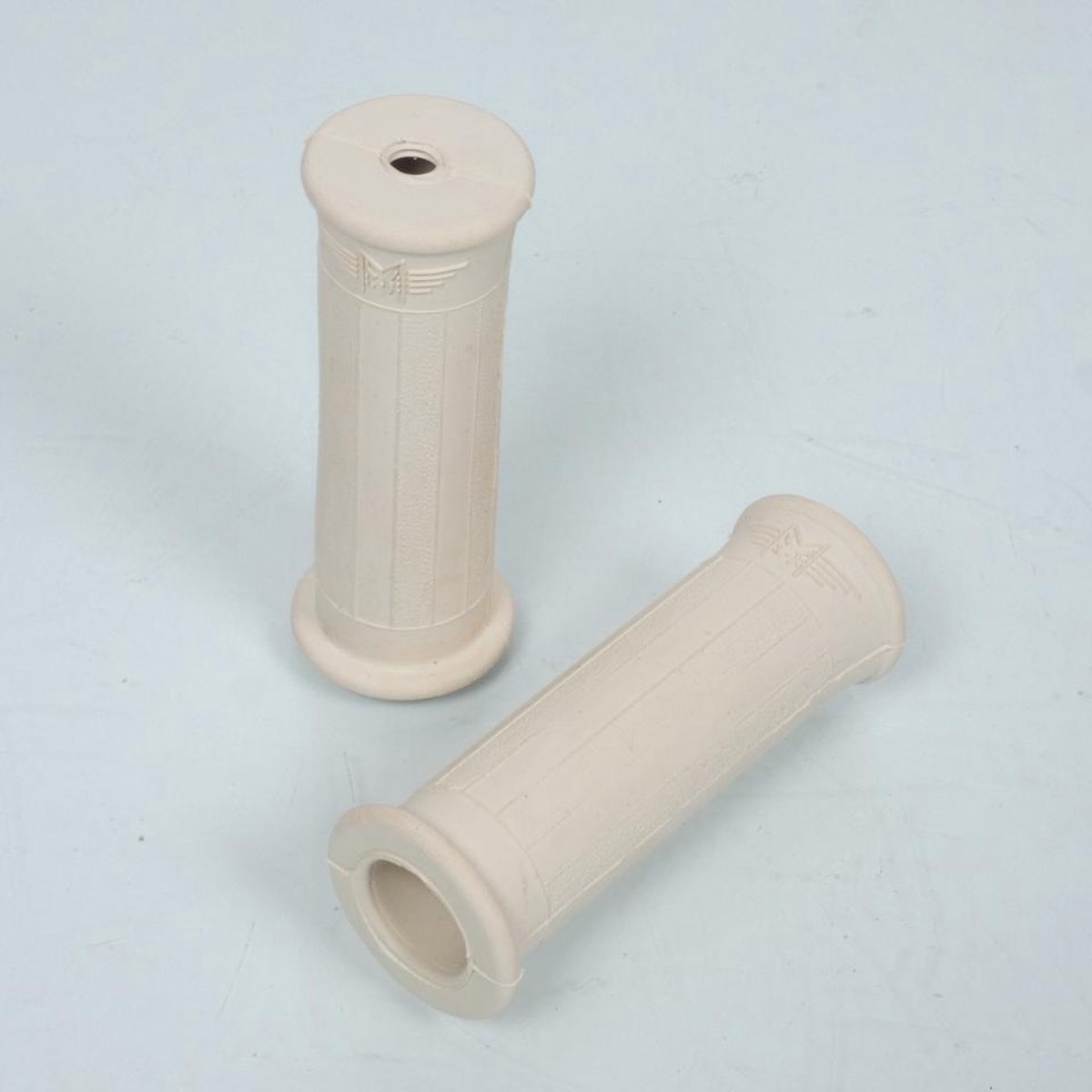 Paire de poignée beige 100mm RSM pour mobylette Motobecane 50 AV3 Neuf