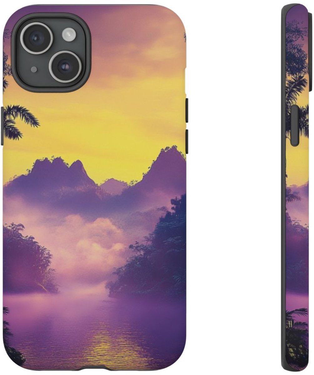 Paars Mistig Junglemeer Landschap – Telefoonhoesje Geschikt voor iPhone 15 Plus