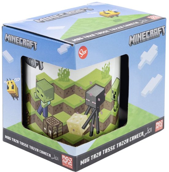 Minecraft mok in de verpakking. De doos toont de mok met Minecraft-personages op een groene, blokkerige ondergrond en een bij.