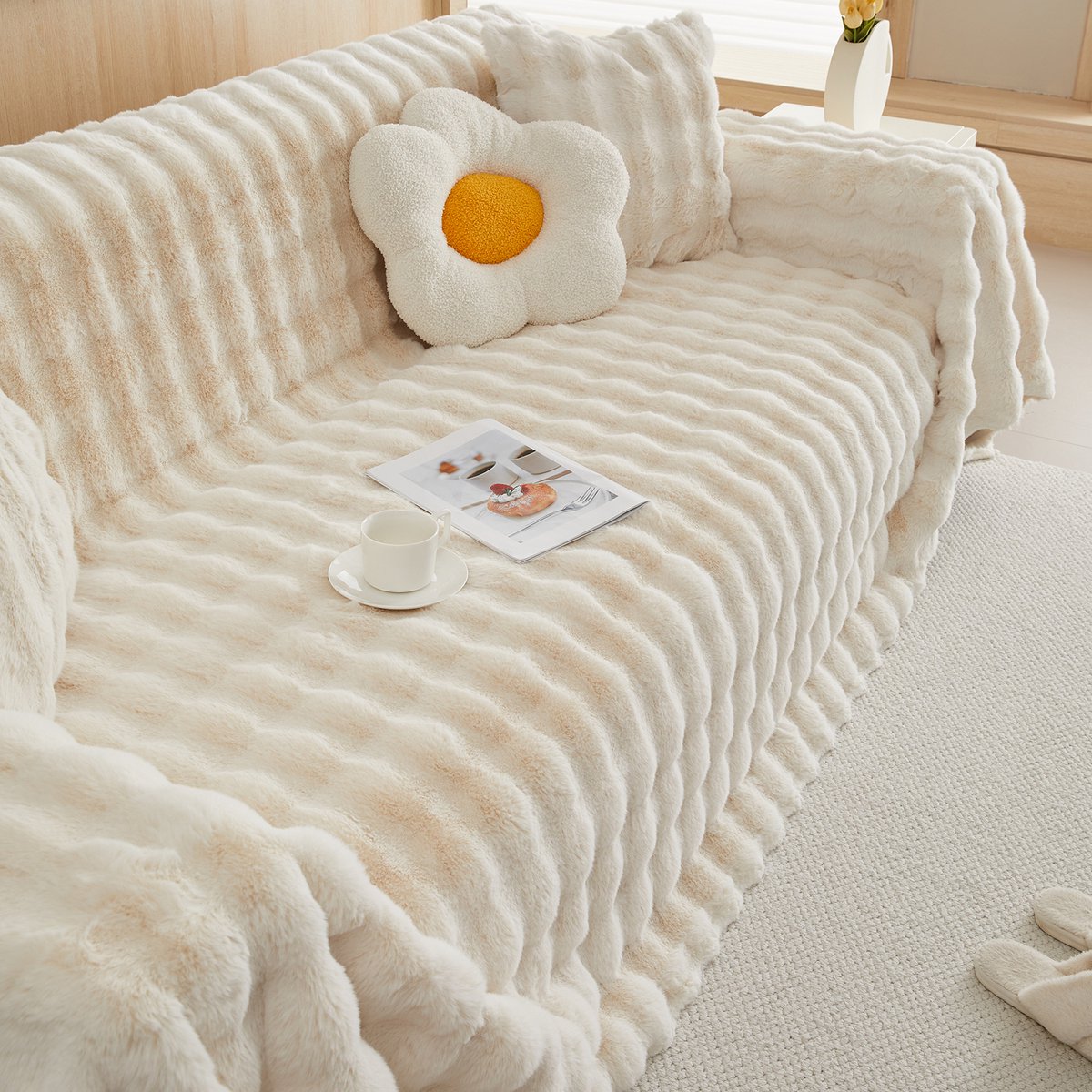 Qelus Bankhoes - 1-delige Pluizige Sofahoes – Zachte Konijnenbont Stijl – Dikke Bankhoes voor Stoelen, Banken of Bed – Warm Winterhoes voor Woonkamer & Slaapkamer (L180* B300cm) - Beige