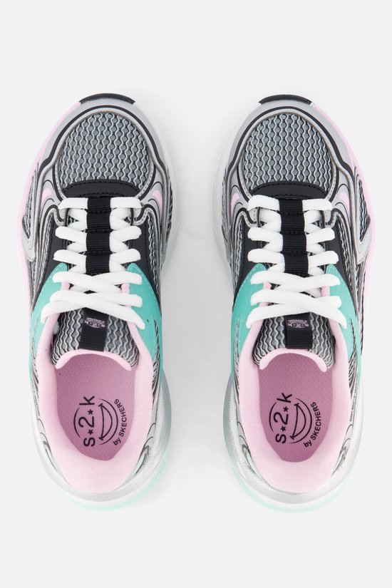 Bovenaanzicht van Skechers S2K sneakers in zilver, roze en mintgroen met witte veters.