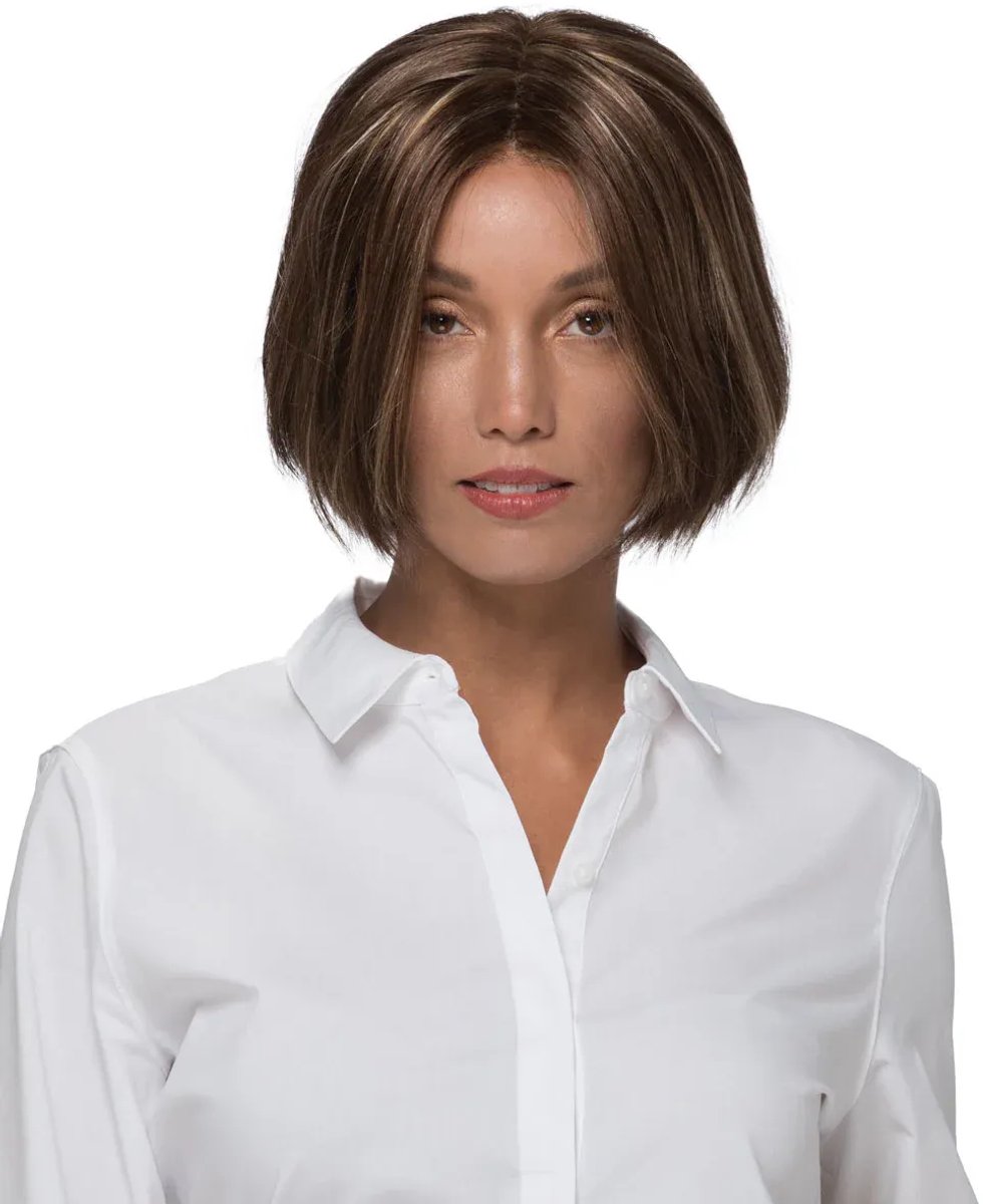Kennedy | Monofilament Top | Synthetische Pruik, Kleur-CHROMERT1B - Grijs en wit met 25% middengrijze mengeling en off-black wortels