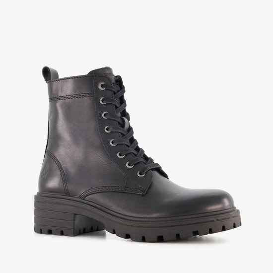 Botte lacée noire en cuir avec lacets et fermeture éclair, semelle à crampons épaisse, vue de côté.
