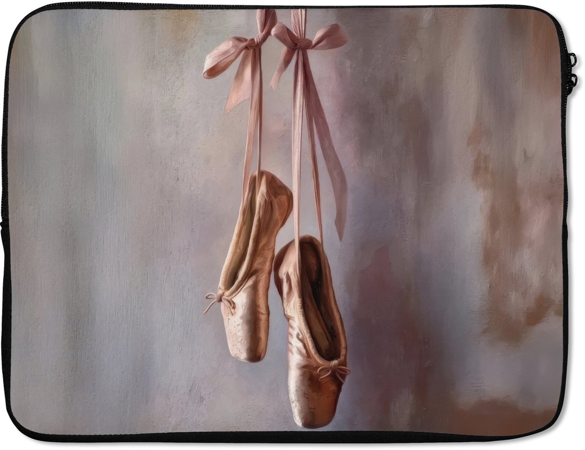 Laptophoes 15.6 inch - Balletschoenen - Satijn - Aardetinten - Laptop sleeve - Binnenmaat 37x26 cm - Zwarte achterkant
