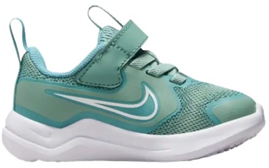 Turquoise Nike sneaker met witte zool, klittenbandsluiting en 'Running' tekst.