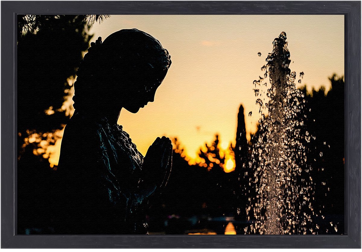 Vrouw en fontein bij zonsondergang - Silhouet canvaskunst - Muurkunst standbeeld - Fontein