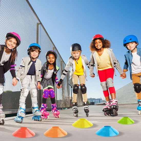 VFANDV Voetbalhoedjesset, 5 kleuren hoedjes, voetbalset met standaard en netvak, ronde markeringshoedjes voor hockey, voetbal, schaatsen, handbal, coördinatietraining (kleurrijk 50p