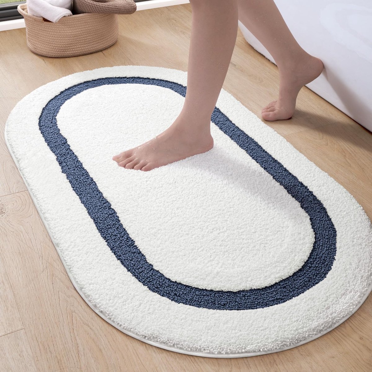 Famanu - Badmat 44 x 76 cm, Zacht Absorberende Badkamermat, Antislip Badkamertapijt, Machinewasbare Ovale Badmatten voor Badkamervloer, Toilet, Douche, Badkamer Accessoires, Marineblauw