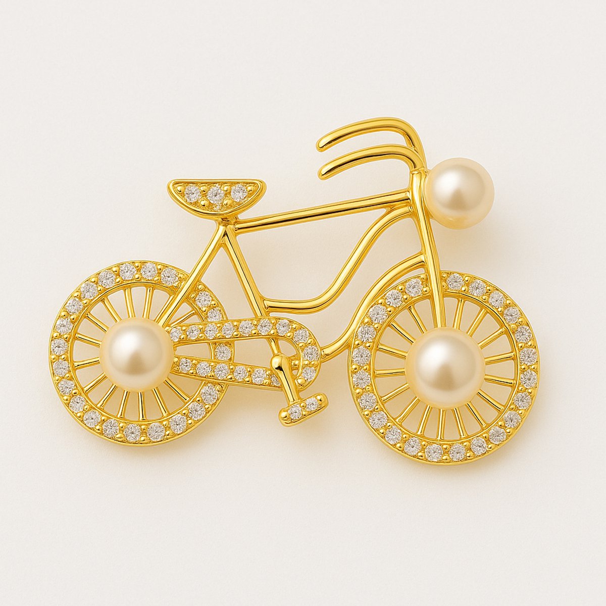 Xuternity® Goudkleurige Fiets Broche – Luxe Vergulde Broche met Strass en Zoetwaterparels | Elegant Fietssieraad voor Dames | Chique Accessoire voor Jas of Jurk