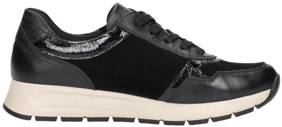 Zwarte Remonte sneaker met suède, leer en glanzende crocoprint accenten. Veters.