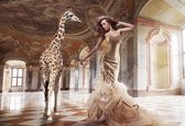 160 x 110 cm - Glasschilderij - Vrouwelijk model met Giraffe - schilderij fotokunst - foto print op glas