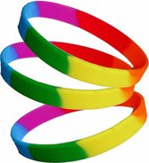 60x stuks siliconen armband regenboog kleuren - Polsbandjes