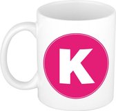 Mok / beker met de letter K roze bedrukking voor het maken van een naam / woord of team