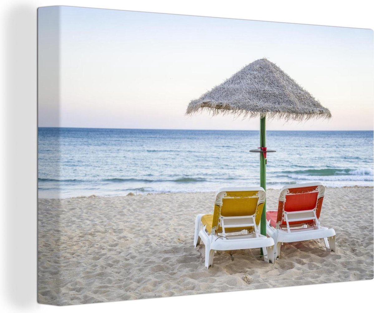 Transats colorés sous parasols en paille sur toile de plage Falesia 30x20  cm - petit -... | bol.com
