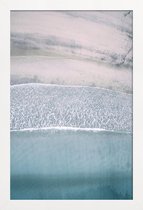 JUNIQE - Poster in houten lijst Lofoten strand lichte foto -60x90