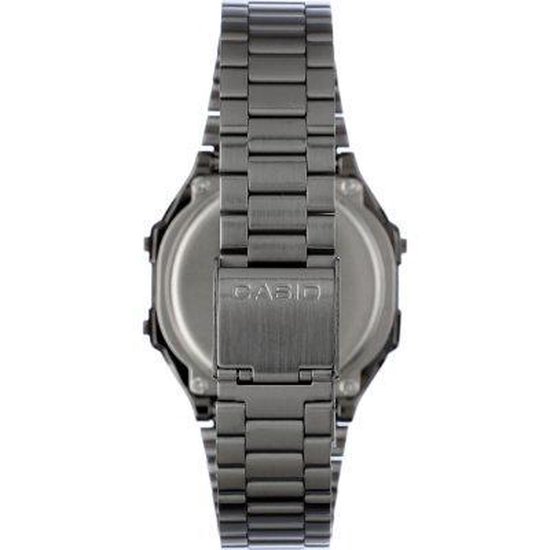 Zilverkleurige metalen sluiting van een Casio horloge.