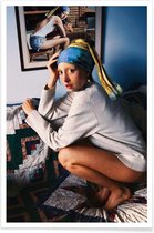 JUNIQE - Poster Girl with Pearl Earring Double -40x60 /Grijs & Ivoor