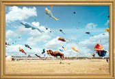 JUNIQE - Poster met houten lijst Vliegparade van dieren -30x45
