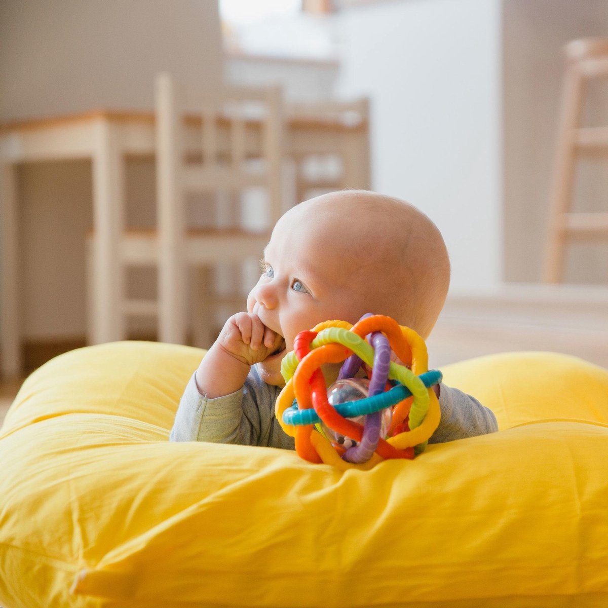 Playgro Buigbare Bendy Ball - Grijp- en Bijtspeelgoed - incl rammelaar - Activiteitenbal- Baby bal - Baby Speelgoed - Educatief baby speelgoed - Speelgoed Baby - Activity centre - Rammelaar - Activiteiten speelgoed - Cadeau - stimuleert ontwikkeling — afbeelding 6
