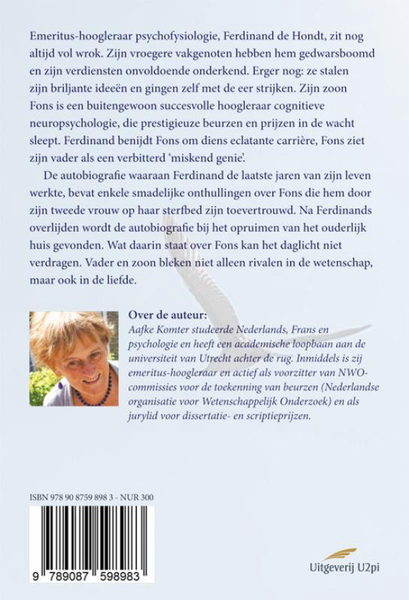 Foto van Aafke Komter. Ze heeft blond haar, blauwe ogen en draagt een blauwe trui. Ze lacht en kijkt naar de camera.